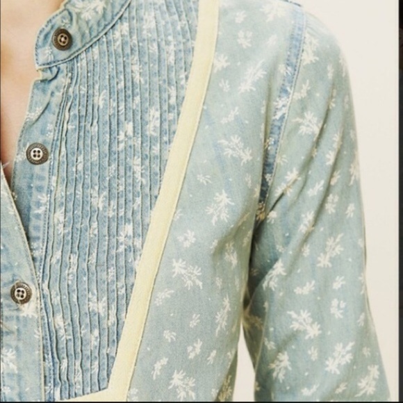 ❌SOLD❌ [Free People] Floral Chambray Button Down - Picture 2 of 8